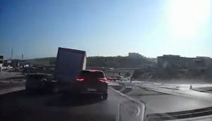 Başakşehir’de 10 aracın karıştığı zincirleme kaza kamerada