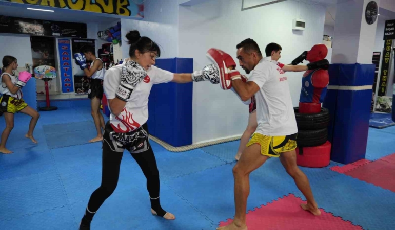Gazi mahallesinden Muay Thai dünya şampiyonluğuna