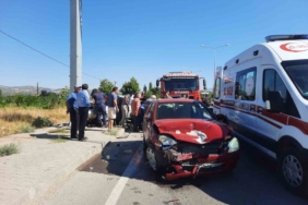 Balıkesir’de önde giden otomobile arkadan gelen araç çarptı: 1 yaralı