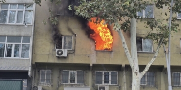 Sultangazi’de 7 katlı iş merkezinde korkutan yangın