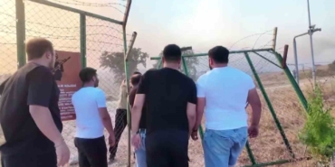 Sakarya’da ağaçlık alanda çıkan yangın askeriyenin mühimmat alanına sıçradı