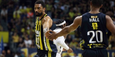 Fenerbahçe, Khem Birch’ün sözleşmesini 1 yıl uzattı