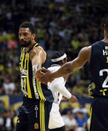 Fenerbahçe, Khem Birch’ün sözleşmesini 1 yıl uzattı