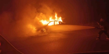 Seyir halindeyken alev alan otomobil küle döndü