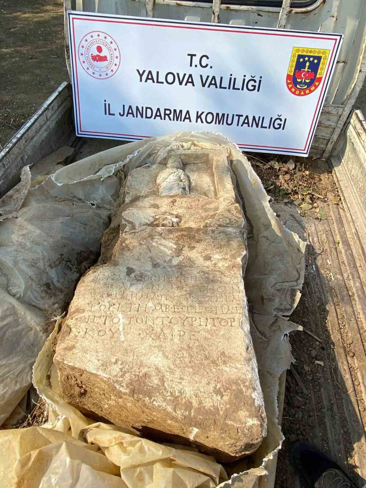 Yalova’da bin 900 yıllık mezar taşını satmaya çalışan şüpheli yakalandı