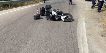 Bursa’da devrilen motosiklet bariyerlere çarptı: Baba öldü, kızı ağır yaralandı