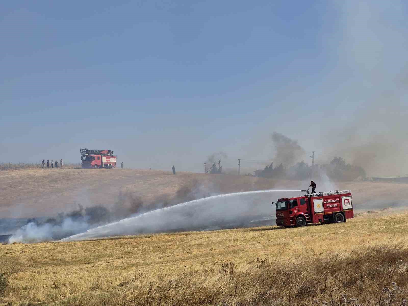 Yerleşim yeri yakınındaki çıkan anız yangını söndürüldü