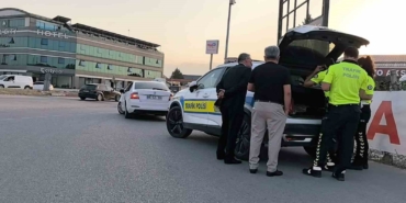 Düğün konvoyunda havaya ateş eden çakarlı aracın sürücüsüne ceza