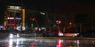 Akşam saatlerinde etkili olan sağanak 45 kilogram yağış bıraktı