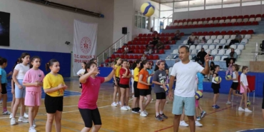 Bilecik’te yaz voleybolu devam ediyor