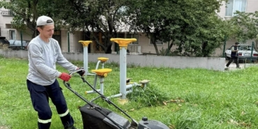 Körfez’de yeşil alanların bakımı yapılıyor