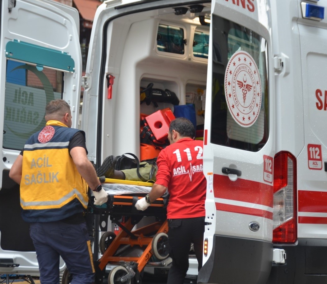 Bilecik’te hafif ticari araç ile otomobil çarpıştı, 2 yaralı