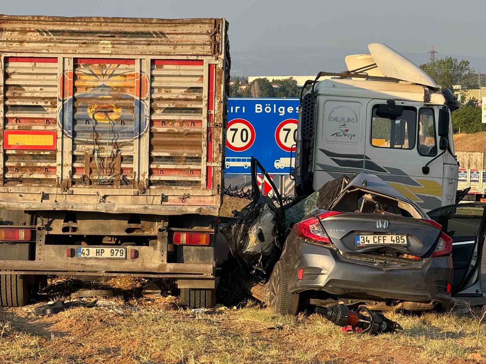 Bilecik’te tır ile otomobil çarpıştı: 1 ölü, 3 yaralı
