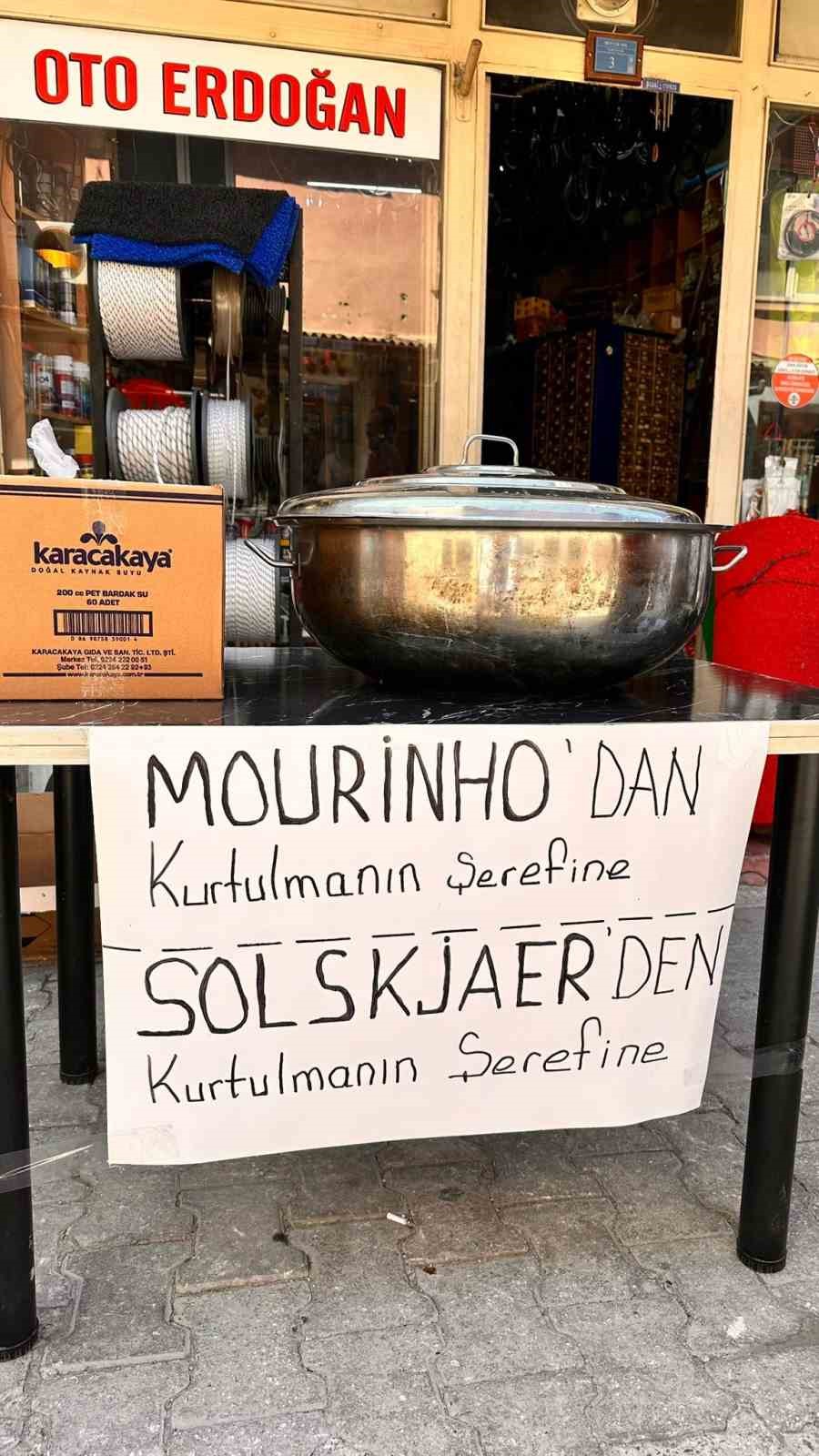 Hem Mourinho, hem de Solskjr için helva dağıttı