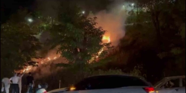 Eğlence için yakılan meşale yangın çıkardı