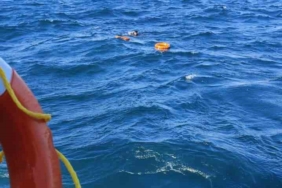 Boğulmak üzereyken vapurdaki yolcular fark etti, kurtarıldı