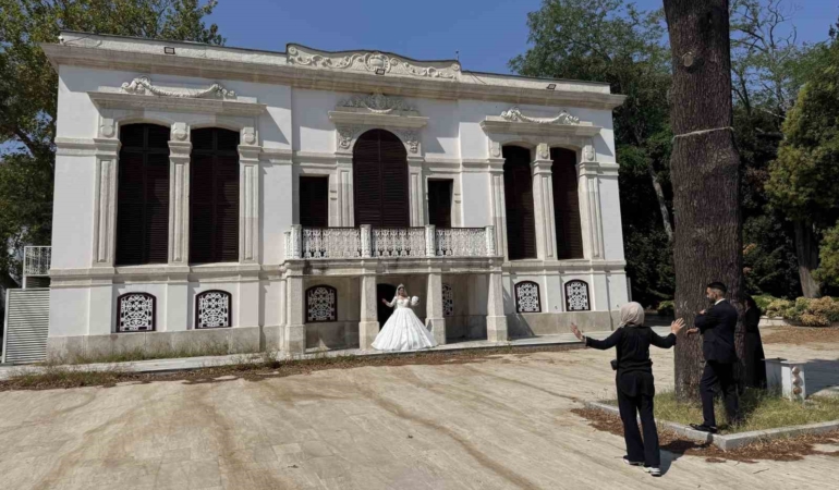 Yıldız Parkı’ndaki tarihi kasırlar evlenenlerin fotoğraf platosu oldu