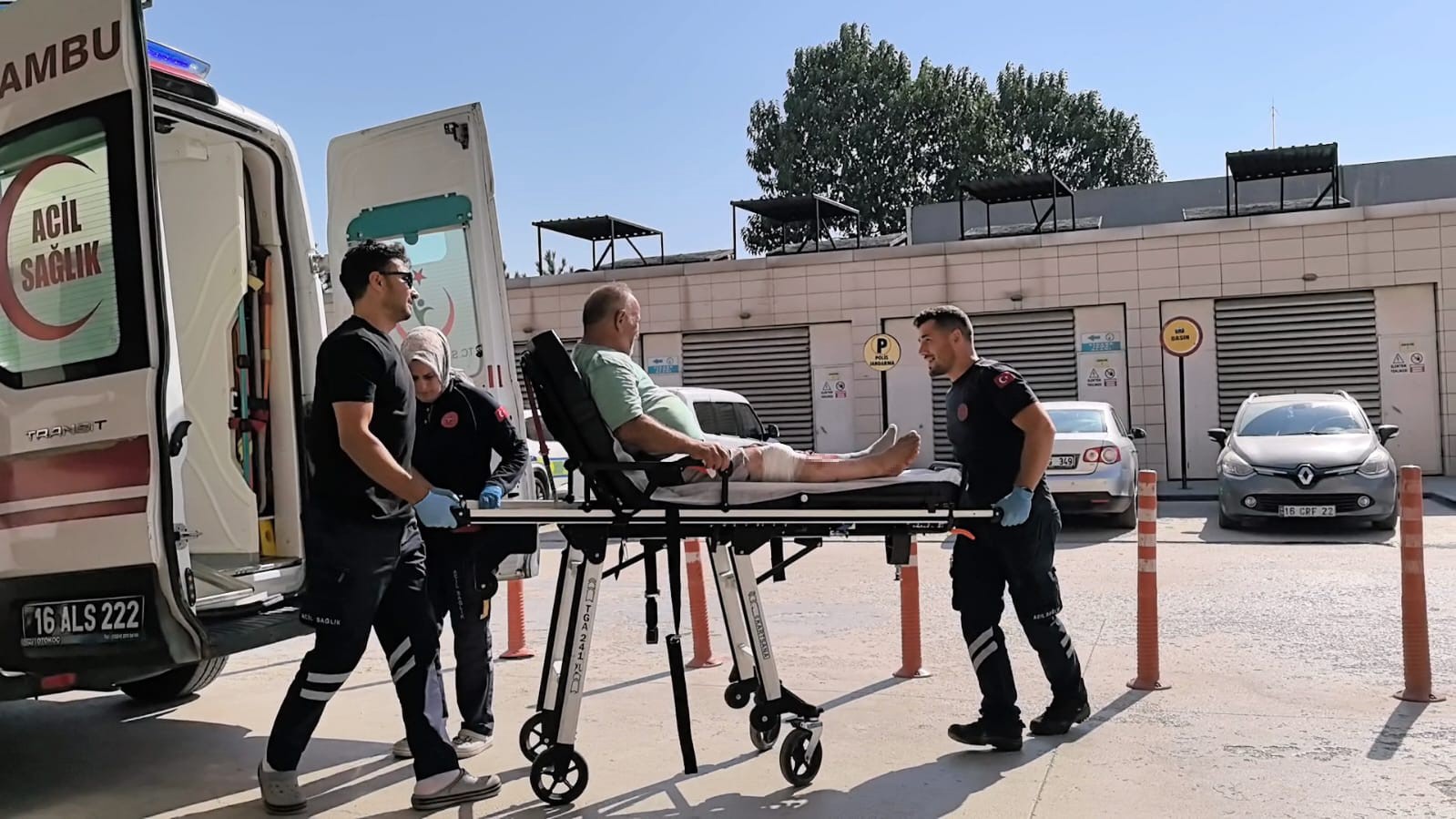 Spiralle bacağını kesen işçi hastaneye kaldırıldı