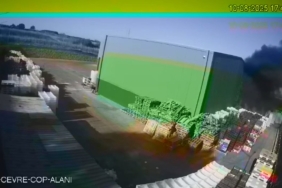 Teksüt fabrikası yangınında güvenlik kamerası görüntüleri ortaya çıktı: Yangında 2 kişi hayatını kaybetti