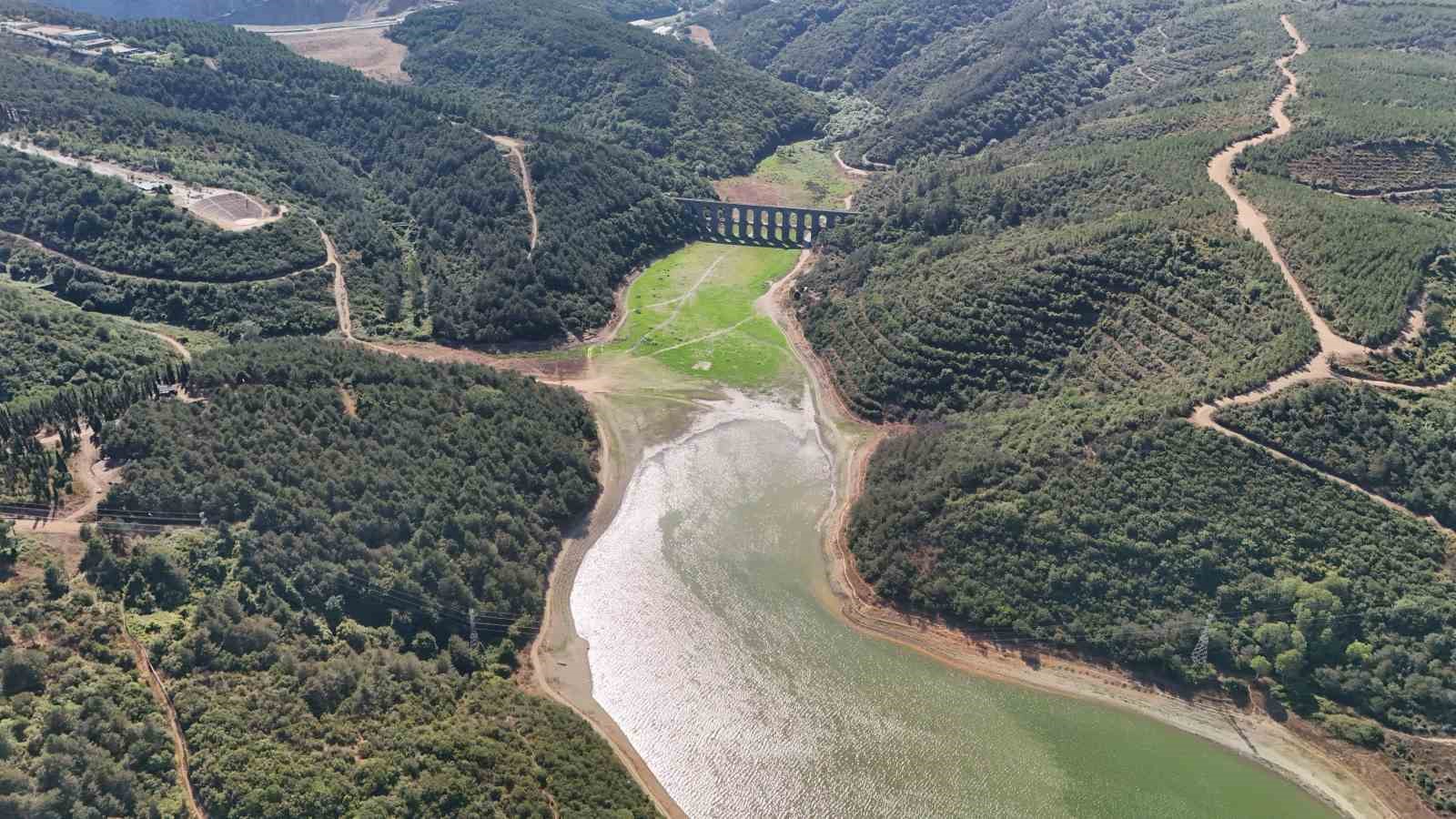 İstanbul barajlarında doluluk oranı yüzde 50’nin altına düştü, su miktarı azalan Alibey Barajı havadan görüntülendi