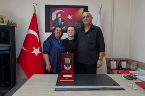 Rekor kan bağışına plaket