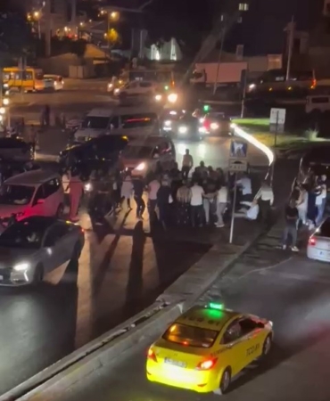 Esenyurt’ta düğün çıkışı taraflar birbirine girdi: O anlar kamerada