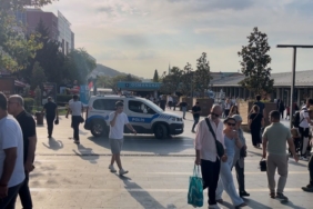 Bıçakla geldi tek yumrukta yere serdi...O anlar kamerada