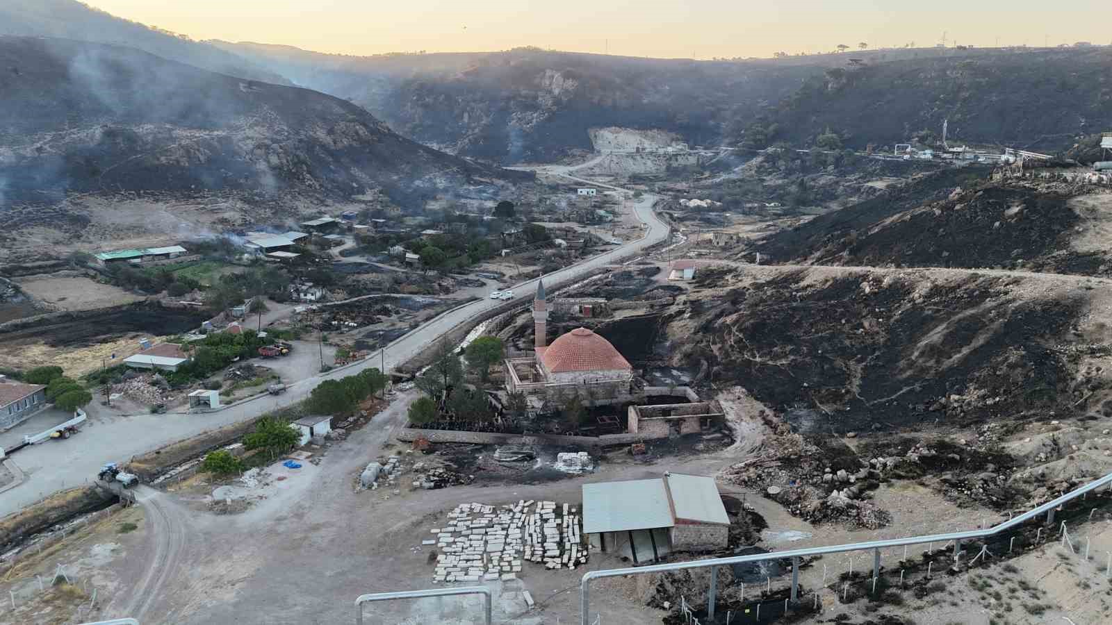 Çanakkale’de 4 köyün etkilendiği orman yangınını akli dengesi yerinde olmayan 2 kişinin çıkardığı belirlendi