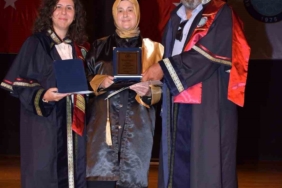 50 yaşındaki 5 çocuklu anne, üniversitede bölüm birincisi oldu