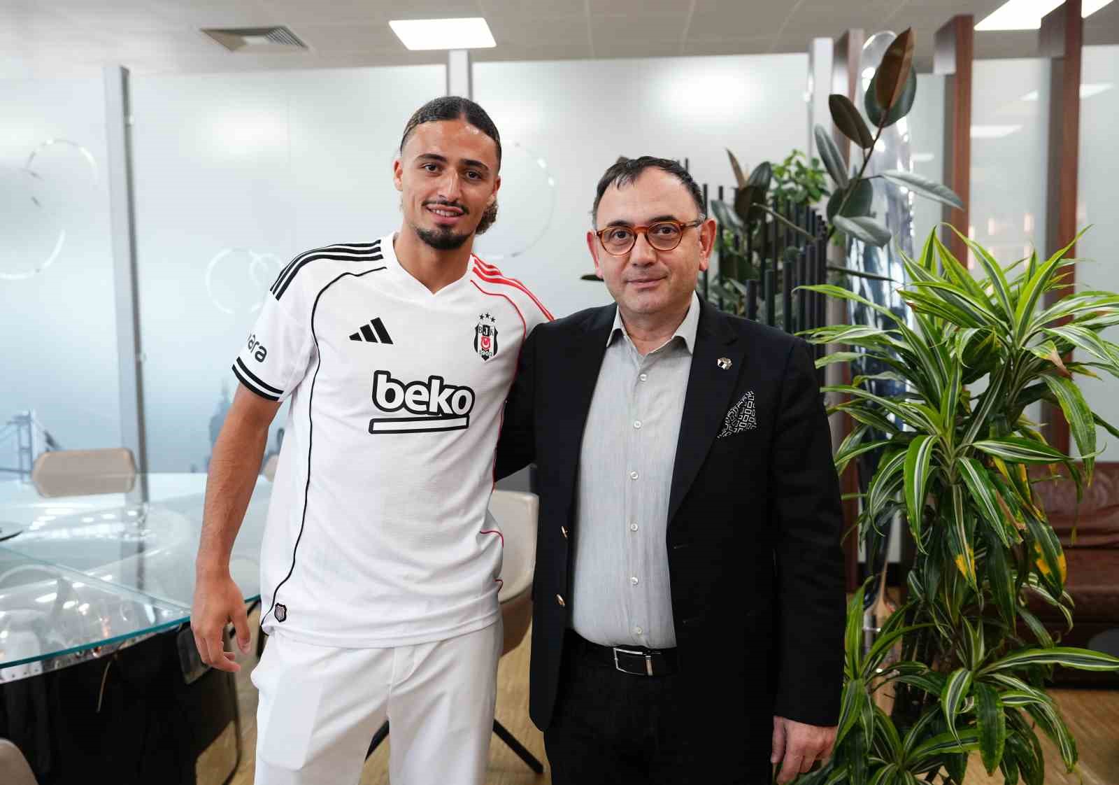 Beşiktaş’ın yeni transferi Taylan Bulut, İstanbul’a geldi