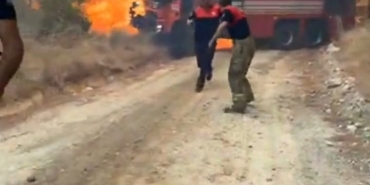 Çanakkale’deki orman yangınında bir itfaiye aracı yandı, itfaiye erleri canını zor kurtardı