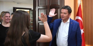 Başkan Erkan Aydın başarılı öğrencileri ödüllendirdi