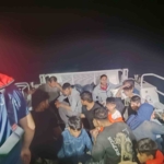 Ayvacık açıklarında 18’i çocuk 32 düzensiz göçmen yakalandı