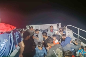 Ayvacık açıklarında 18’i çocuk 32 düzensiz göçmen yakalandı