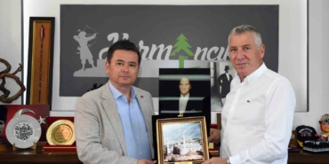 Başkan Erkan Aydın dağ yöresine çıkartma yaptı