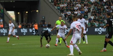 Trendyol Süper Lig: Kocaelispor: 0 - Samsunspor: 0 (İlk yarı)