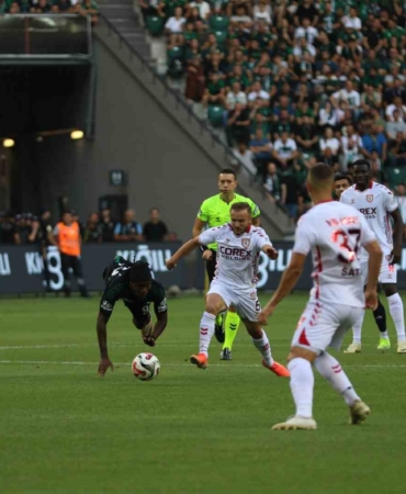 Trendyol Süper Lig: Kocaelispor: 0 - Samsunspor: 0 (İlk yarı)