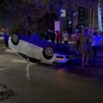 Esenyurt’ta sürücüsünün direksiyon hakimiyetini kaybettiği otomobil takla attı