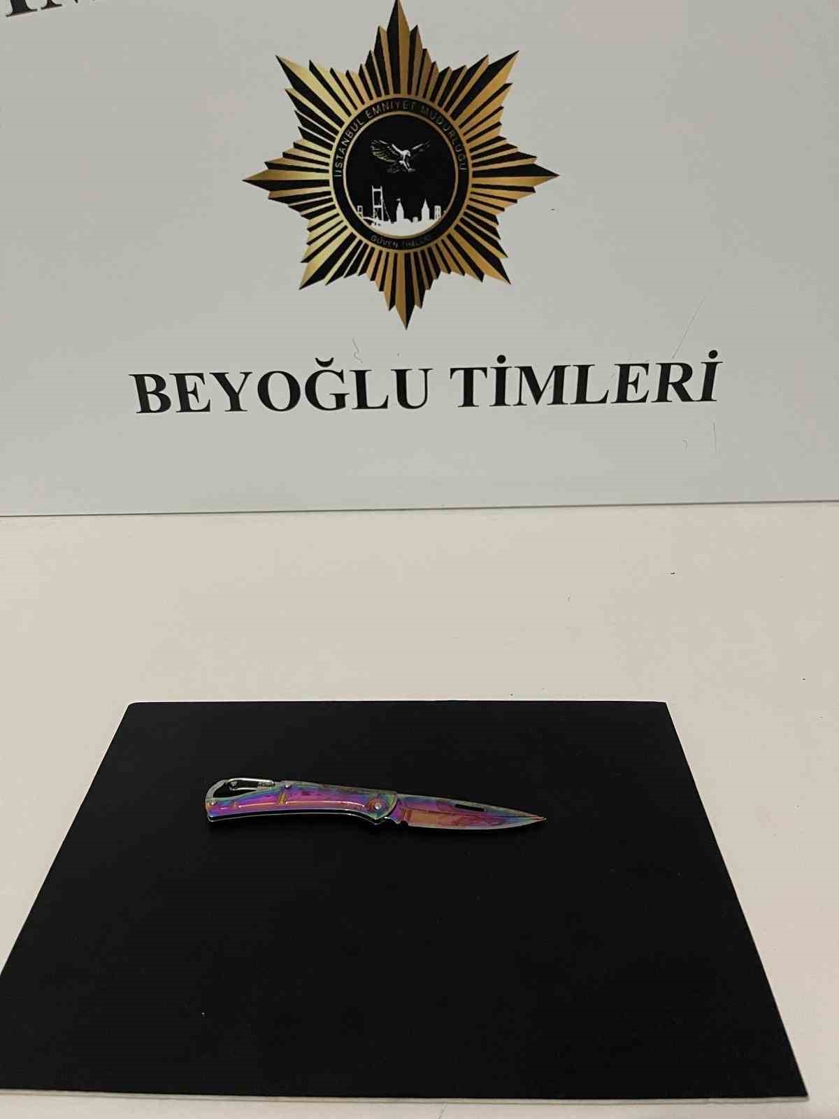 Taksim’de sevgilisini kıskanan kadın 3 kişiyi bıçakladı