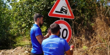 Kırsal ulaşımda levhalar yenileniyor