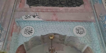 Bezzaz Cami dökülüyor