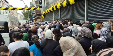 Sultangazi’de mağaza açılışında ’indirim’ izdihamı