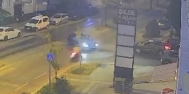 Genç motorcunun kaza anı kameralara böyle yansıdı