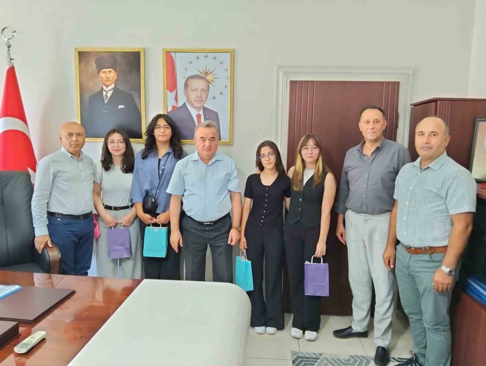 Kaymakam Öztürk, başarılı öğrencileri ağırladı