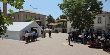 Sındırgı’da cuma namazı çadırlarda kılındı