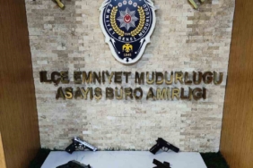 Fatih’te kuru sıkı tabancaları gerçeğe dönüştüren şüphelilere operasyon: 2 gözaltı