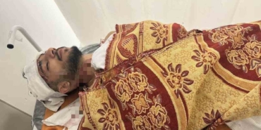 Arnavutköy’de yol verme tartışması kaza ile bitti: Kamyonet sürücüsü taksiye çarpıp kaçtı