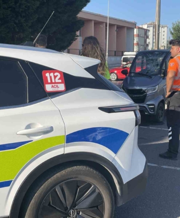 Kapaklı’da elektrikli otomobille scooter çarpıştı: 3 yaralı