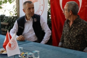 Çiftçilere kiraz, ceviz, karpuz, buğday ve ayçiçeği üretimi hakkında bilgi verildi
