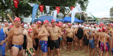 İzmit Körfezi’nde nefesler tutuldu: 343 kişi aynı anda 2 bin 600 metre kulaç attı